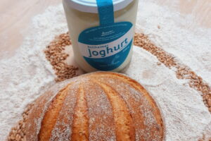 Brot und Joghurt