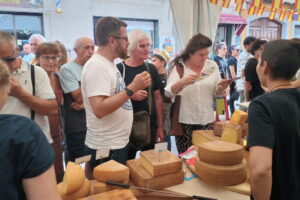 Käseverkostung an unserem Stand auf der Cheese