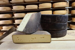 Rotweinkäse im Lager