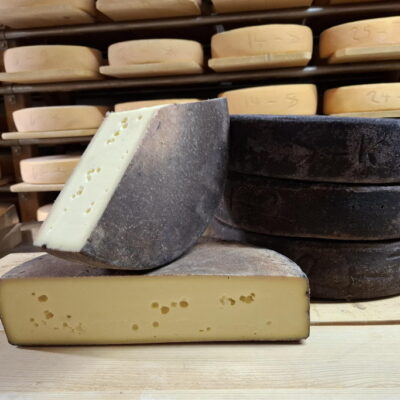 Rotweinkäse im Lager