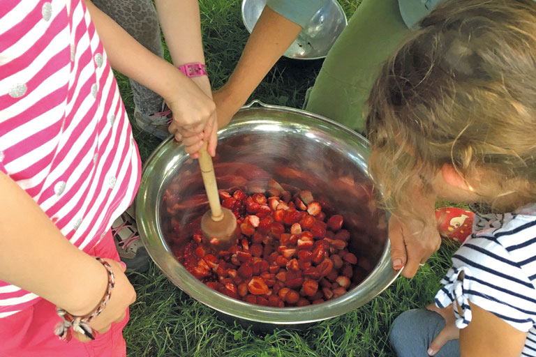 Kinderaktion Marmelade kochen auf Haus Bollheim