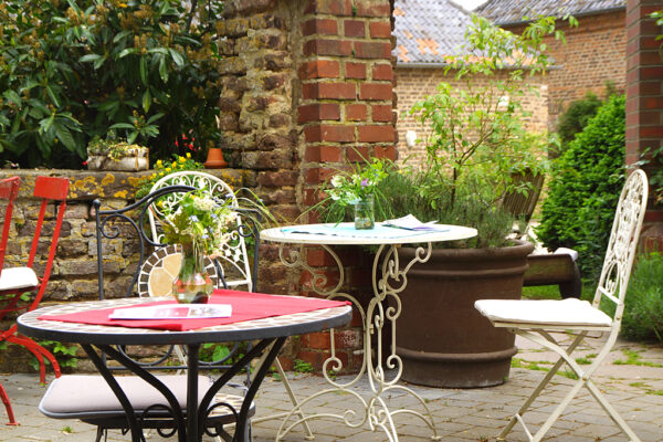 Terrasse des Bollheimer Hofcafés